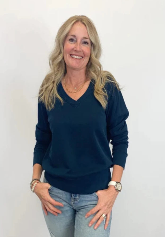 Mododoc Deep V-Neck Pullover