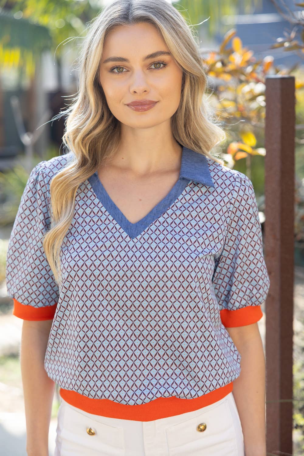 Collared V-Neck Ribbed Hem
