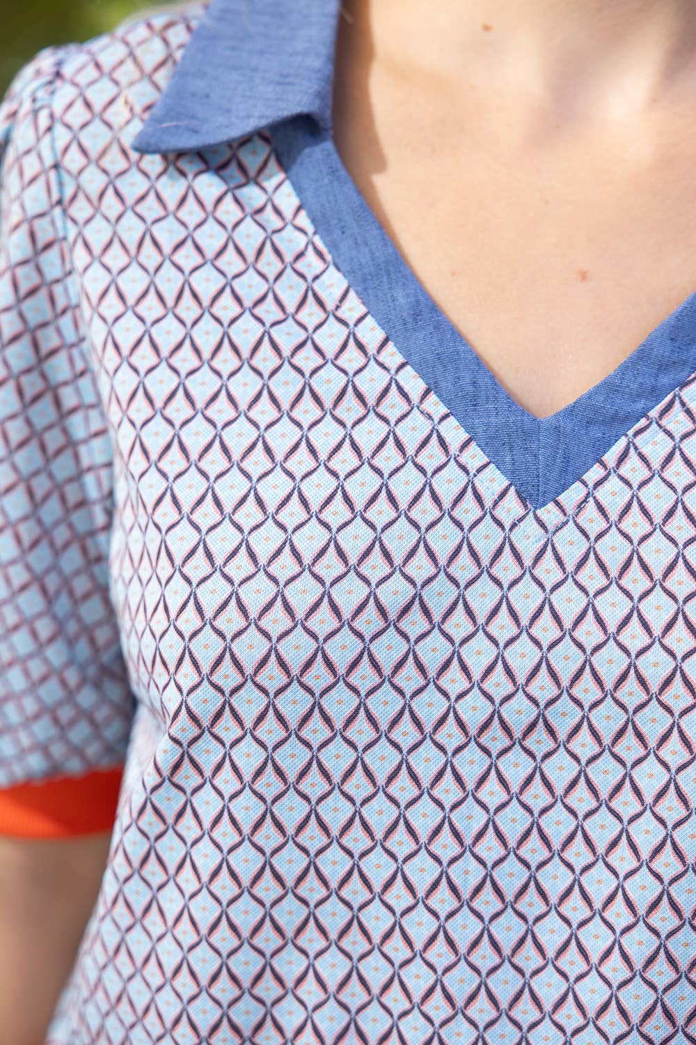 Collared V-Neck Ribbed Hem