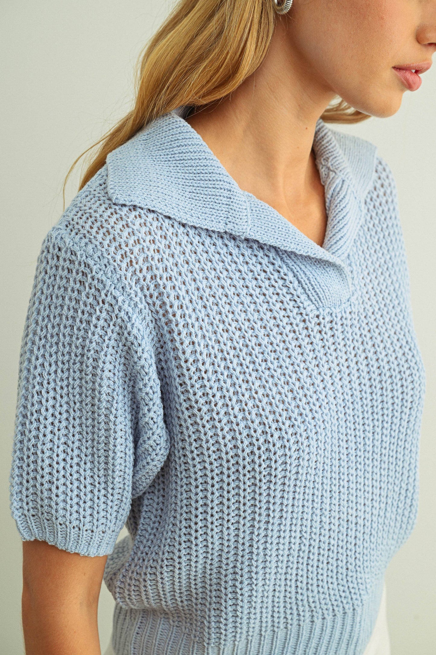 COLLARED S/S KNIT TOP