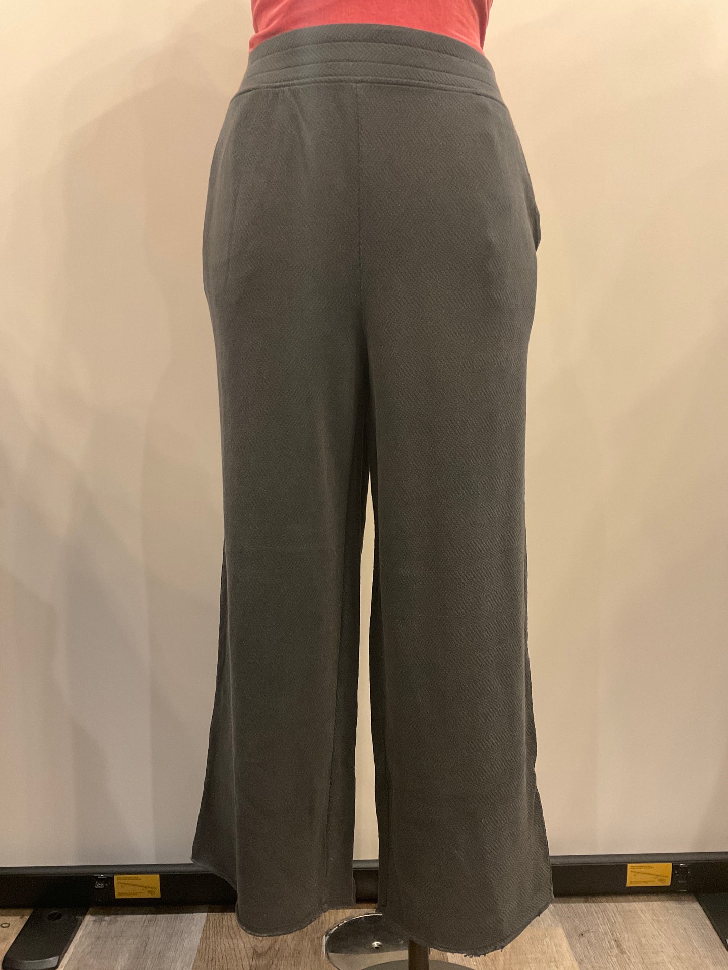 Gathered Waist Flare Crop Pant