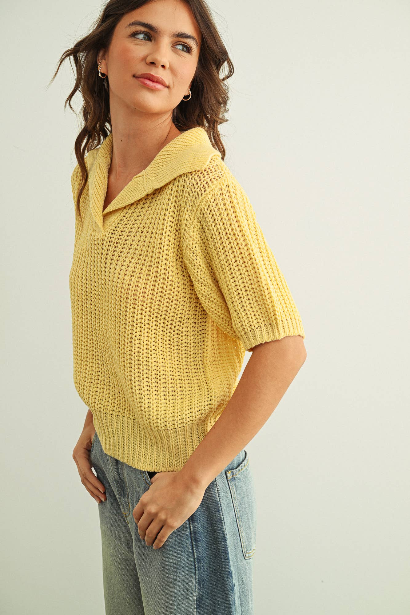 COLLARED S/S KNIT TOP