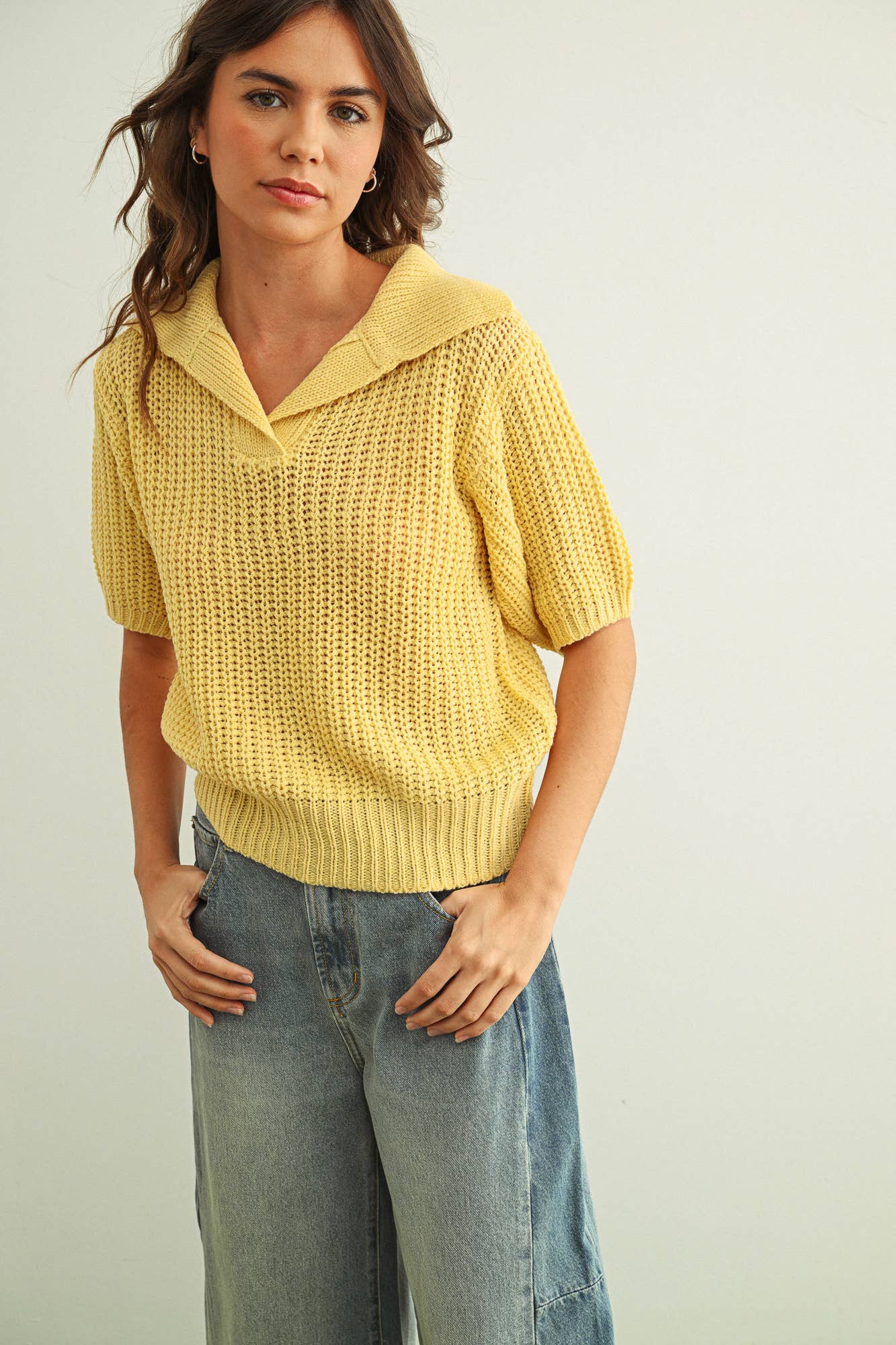 COLLARED S/S KNIT TOP