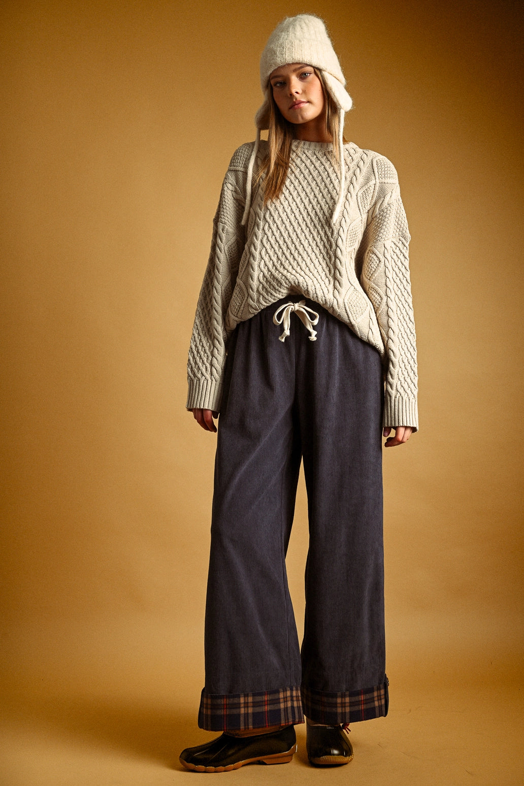 Round Neck Cable Knitted Sweater