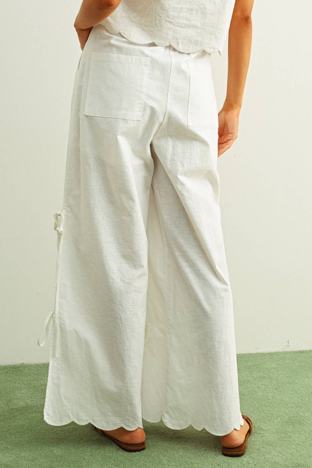 EMBROIDERY SIDE TIE PANTS