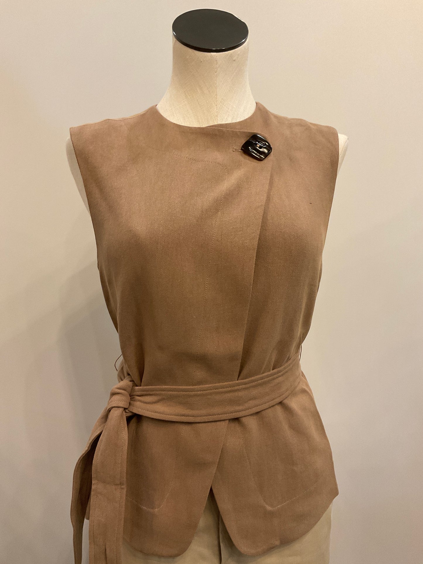 ASTR Darrien Vest