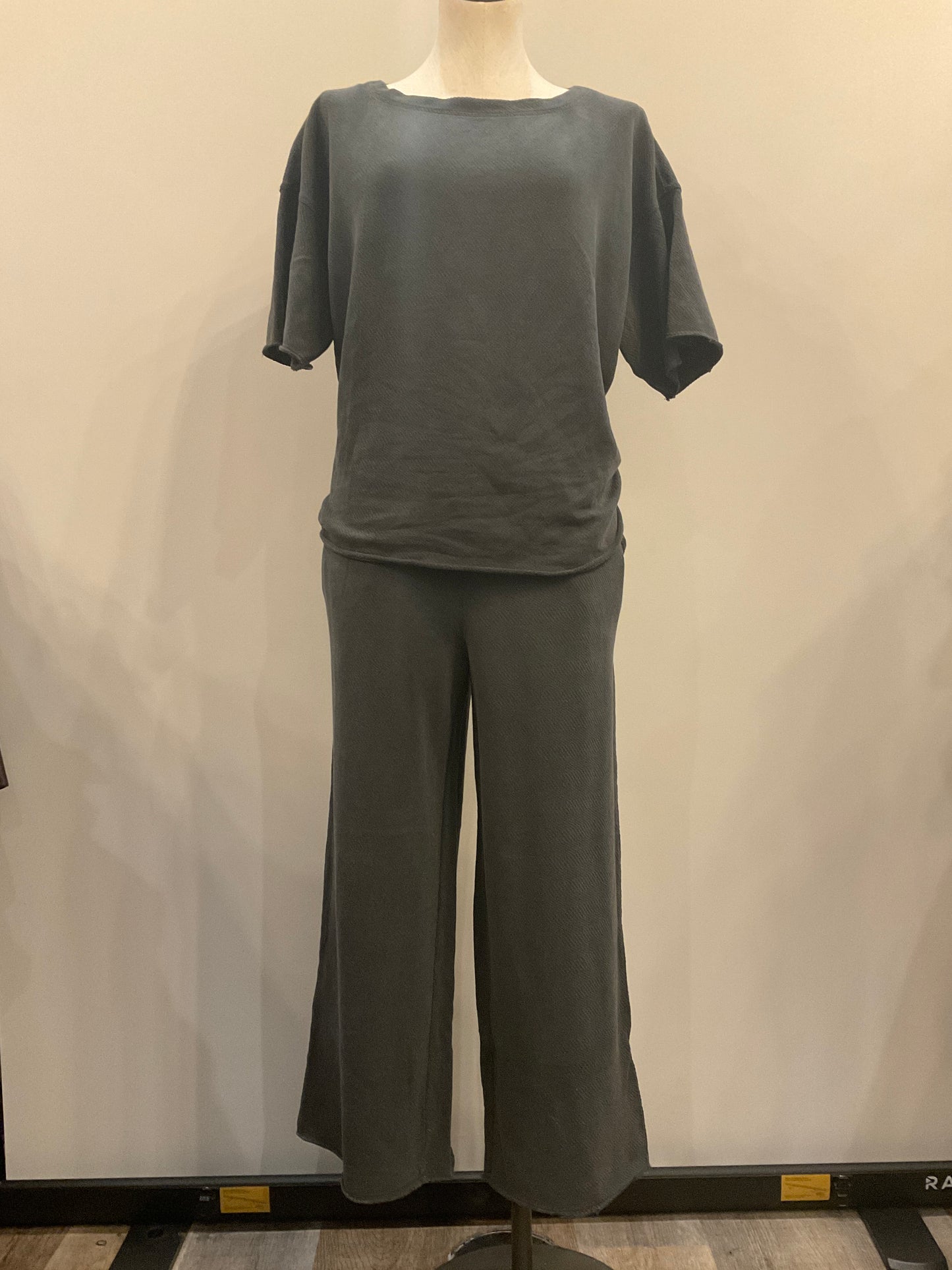 Gathered Waist Flare Crop Pant