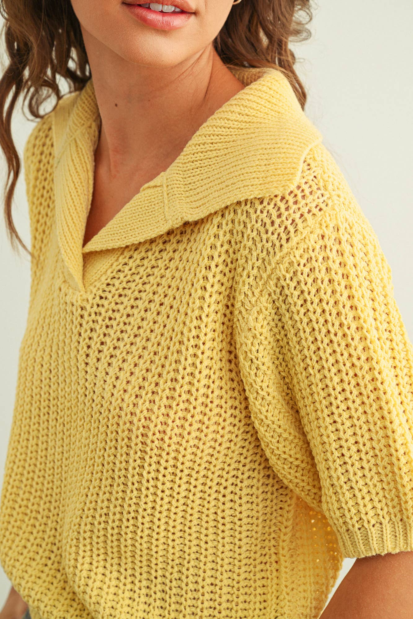 COLLARED S/S KNIT TOP