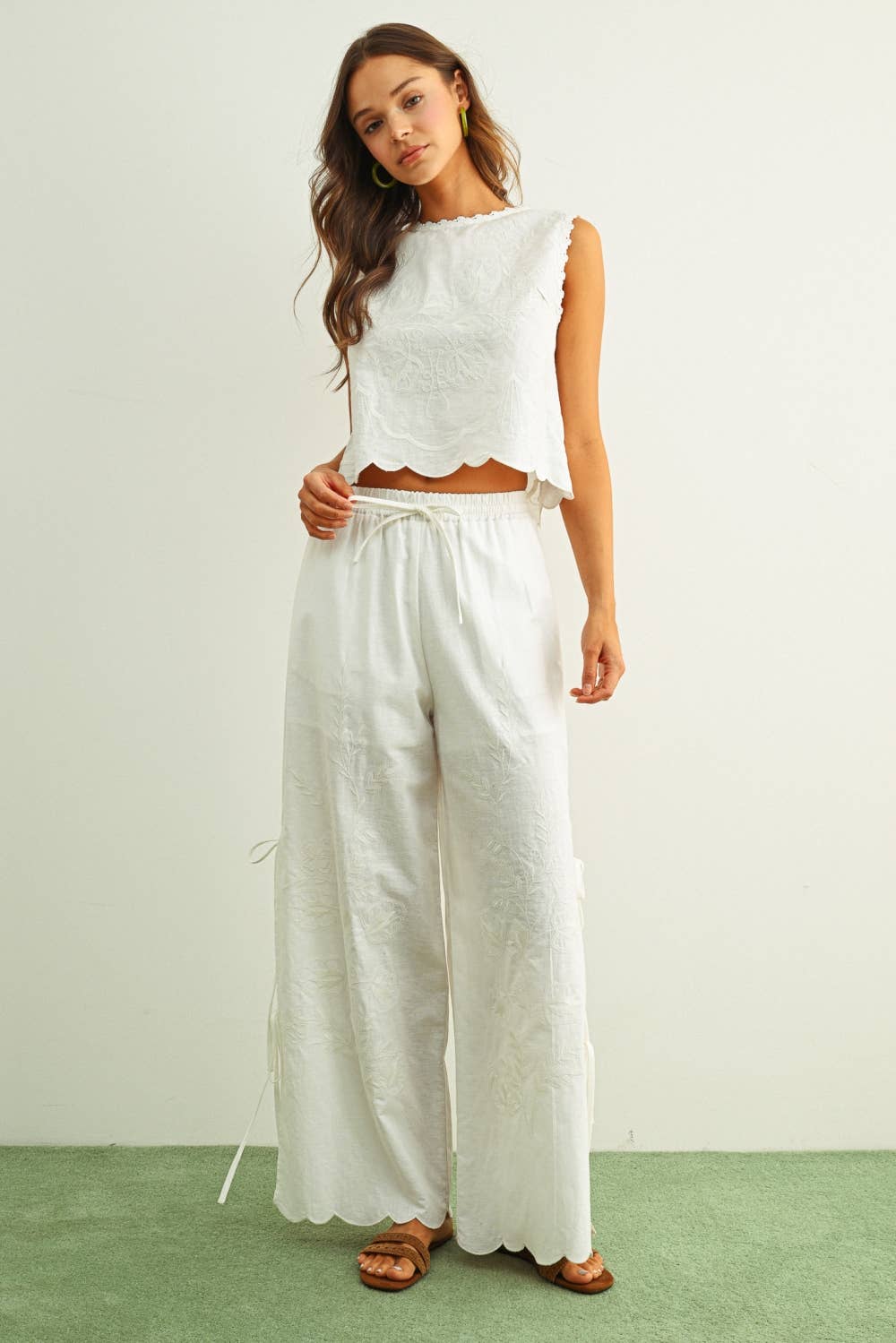 EMBROIDERY SIDE TIE PANTS