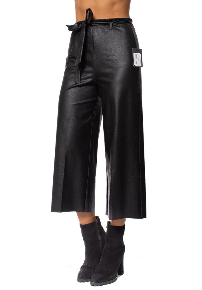 lyesse jensen crop pant black front shop margos and co