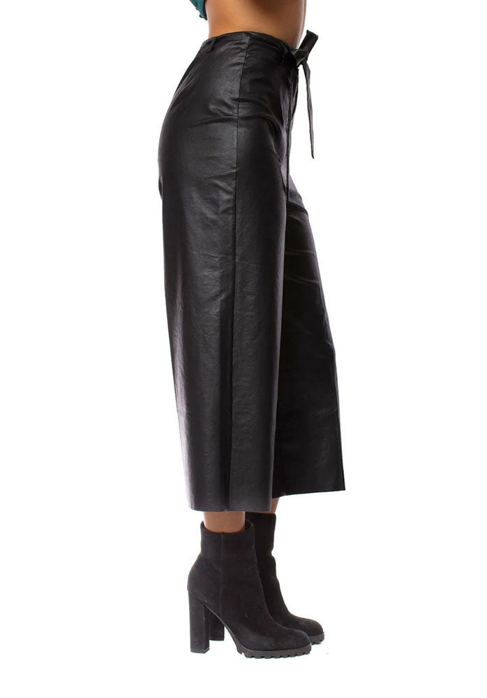 lyesse jensen crop pant black side shop margos and co
